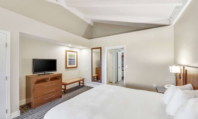 North Mountain Hotel | Tranquil Resort Room w/Full-Service Spa & Surrounded by Mountains