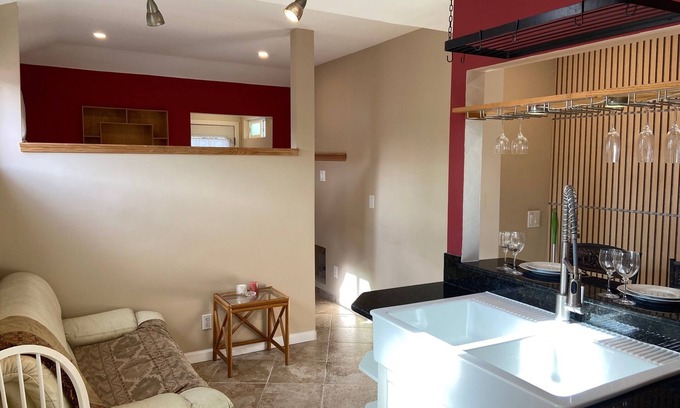 North Pacific Beach Apartment | Tranquil studio 2 blocks from Tourmaline surf park and beaches