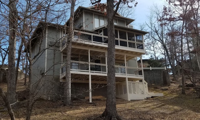 Osage Beach House | "Tranquil Timbers" at Tan Tar A with Hot Tub!