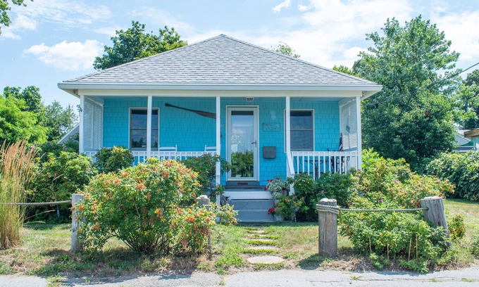 Warwick House | Tranquility And Sunsets At Our Beach Bungalow. Front Porch To Relax!
