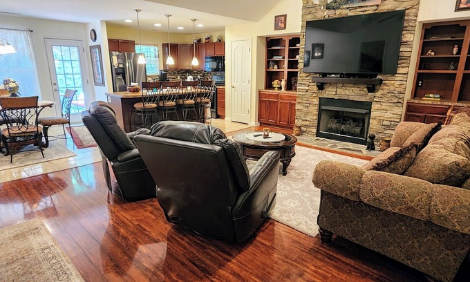 Pigeon Forge Condo | Tranquility Cove #325- Cozy clean 2-bedroom condo in peaceful Pigeon Forge