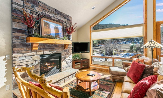 Estes Park House | Tranquility on the River Three – Mtn Lodge on Big Thompson River – 20-NCD0365