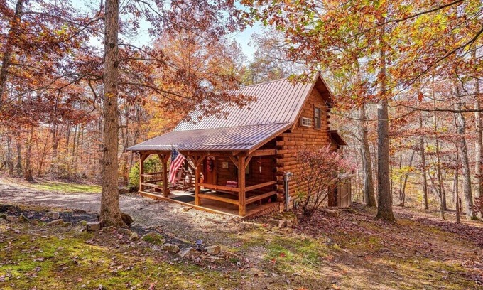 Logan Cabin | Tranquility Ridge | Hocking Hills