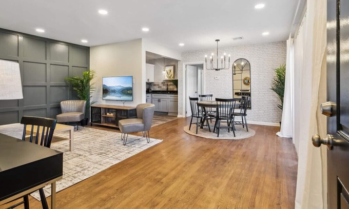 Hampton Apartment | Travel in Style: Stay in this Luxurious 1/1 Apt