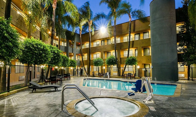 Commerce Hotel | Travelodge by Wyndham Commerce Los Angeles Area
