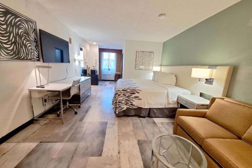 Wayne Hotel | Travelodge by Wyndham Indianapolis Speedway