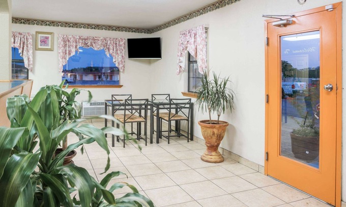 Temple Hotel | Travelodge by Wyndham Temple