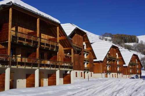 Saint-Jean-d'Arves Apartment | travelski home classic - Les Chalets de la Fontaine du Roi