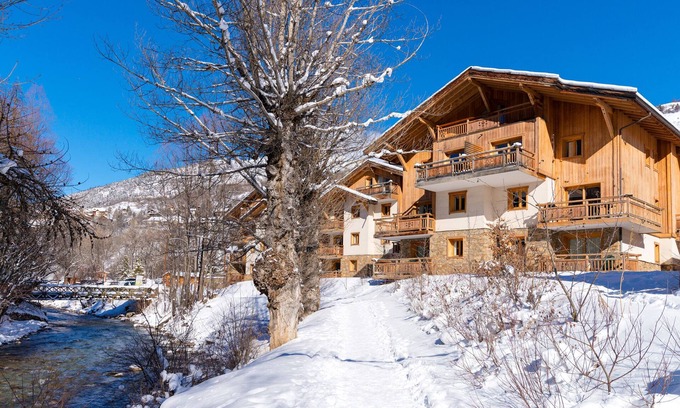 Saint-Chaffrey Apartment | travelski home premium Résidence Le Hameau du Rocher Blanc 4 stars