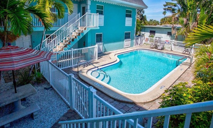 Treasure Island Condo | Treas Is St Pete Short Long Term 2 Blks Beach Heated Pool King Bed Boat Slip 9