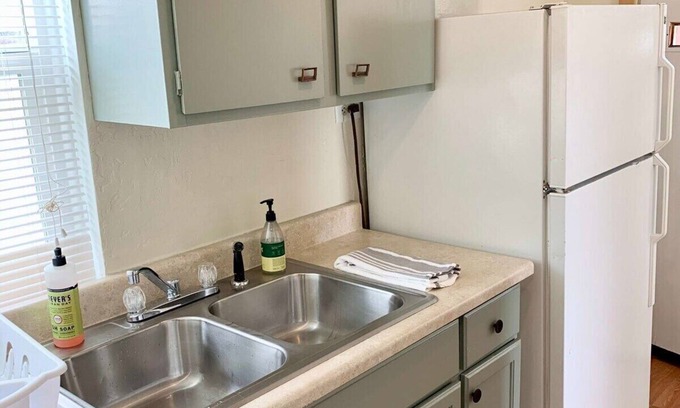Helena House | Treasure State Cottage - centrally located