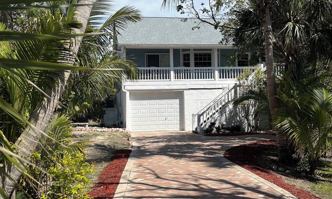 Dinkins Bayou House | TREE HOUSE a charming 2-bedroom home on wonderful Sanibel Island. Beach close.