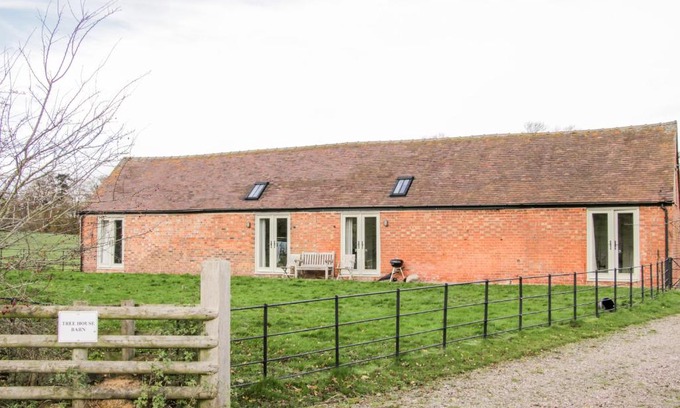 Eaton Mascott House | Tree House Barn