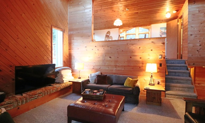 Ellicottville Ski Chalet | Tree House Close to Holimont Ski Resort
