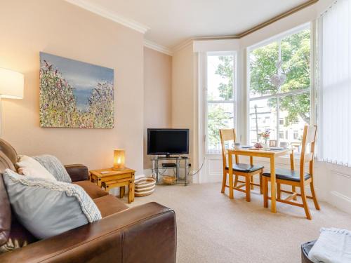 Scarborough Apartment | Tree Tops