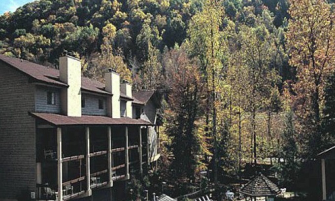Gatlinburg Condo | Tree Tops Resort 2br Suite Friday Check-In