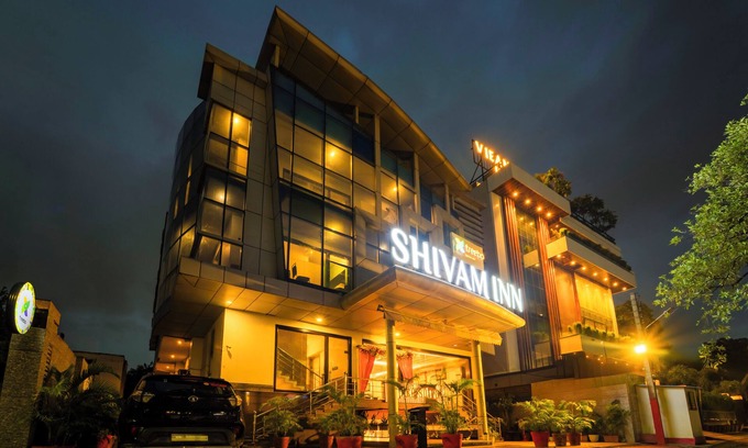 Gomti Nagar Hotel | Treebo Shivam Inn Near Singapore Mall