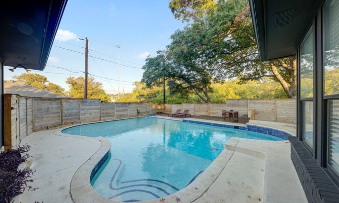 Lake Highlands House | Treed Lot & Pool - 4BR Dallas Family Retreat