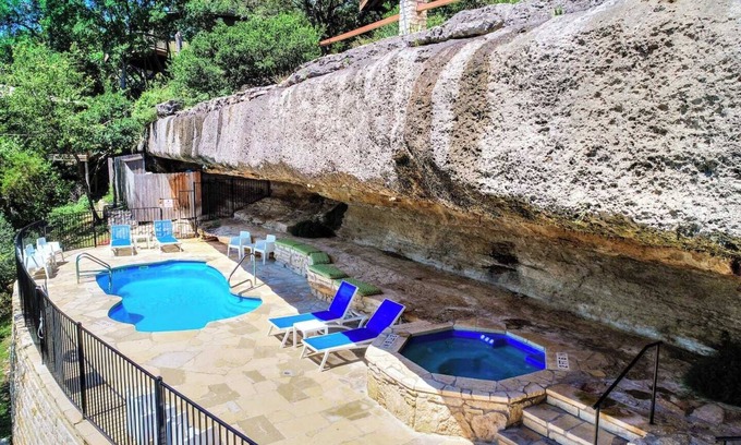 Lakeway House | Treehouse Bungalow - Shared Community Pool and Hot Tub #13