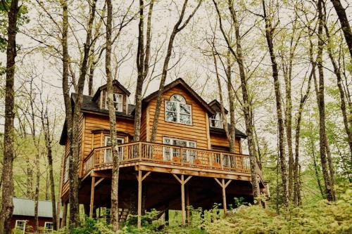 Stoneham House | Treehouse in Maine woods- The Grand Oak