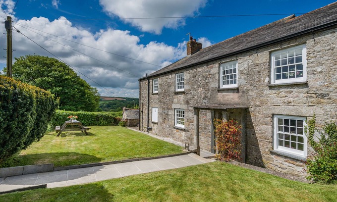 Bodmin House | Tregenna Farmhouse - Five Bedroom House, Sleeps 9