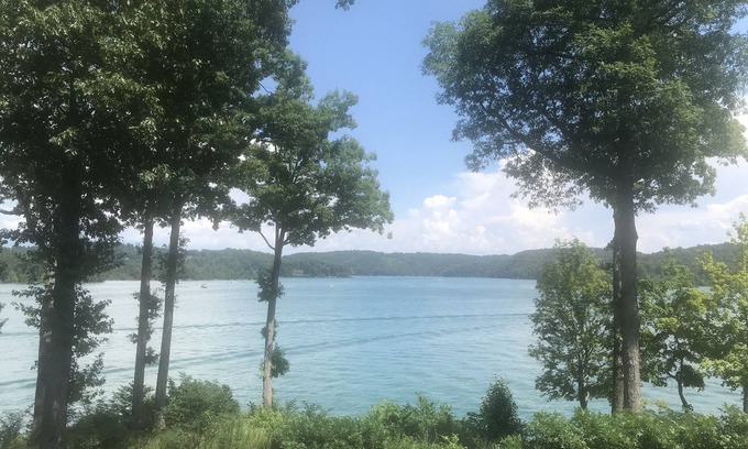La Follette Condo | Tremendous lakefront condo with premier location .