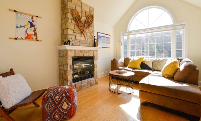 Saint-Sauveur Condo | Trendy Condo Near the Slopes - 5 Minutes Walk to the Chairlift!