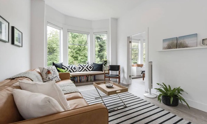 Grandview-Woodland Apartment | Trendy & Cozy at "The Drive" in Vancouver