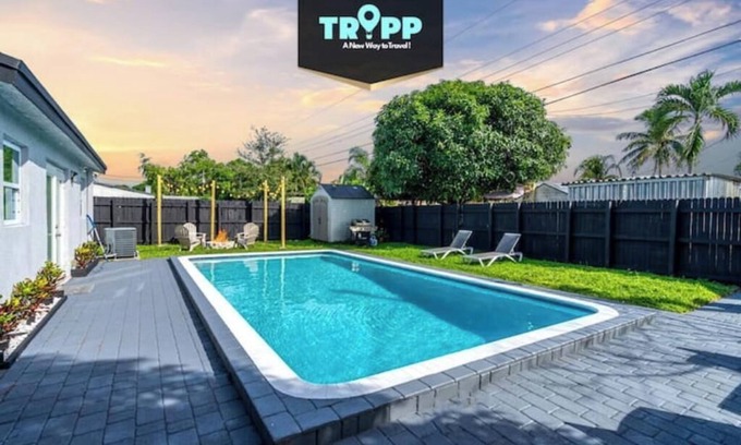 Hollywood Hills House | Trendy Family Home -Heated Pool