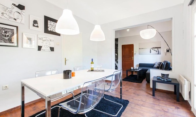 Khalandrion Apartment | Trendy Minimal Flat in posh Athens