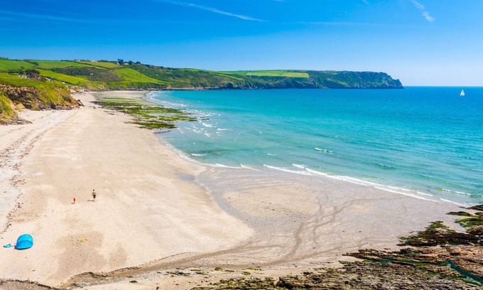 St Austell Cottage | Trewhiddle Villa 1 - a trewhiddle that sleeps 7 guests in 4 bedrooms