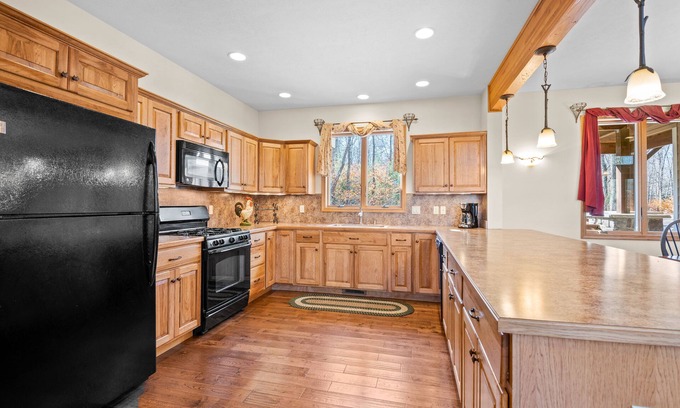 Lake Harmony House | "Tricky Tee" within Split Rock Resort, Hot Tub, Pool Table, WIFI