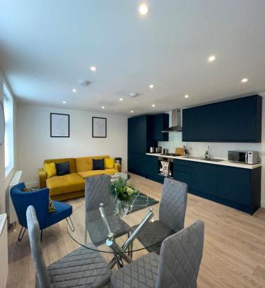 Huntingdon Apartment | Trinity Apartments - 2 Bed Apartment - Spacious - Modern - 30 Seconds from High Street