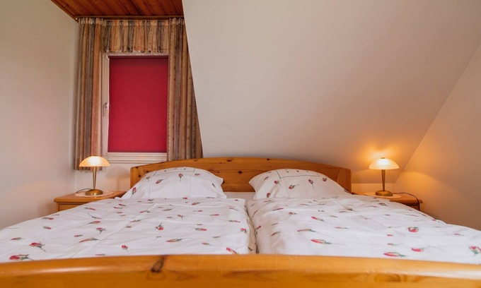 Lennestadt Apartment | Triple room with shower and WC