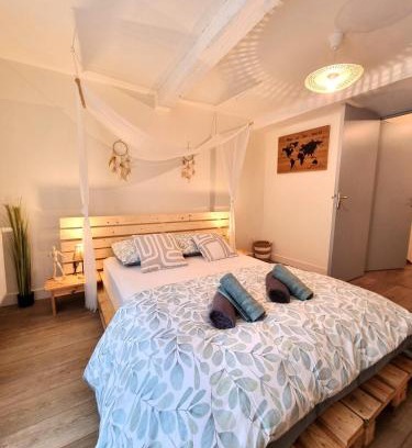 Sedan Apartment | Triplex bohème près du Château à Sedan, idéal 2 couples