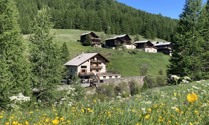 Molines-en-Queyras Apartment | Triplex Spacieux et Atypique vue sur les Montagnes