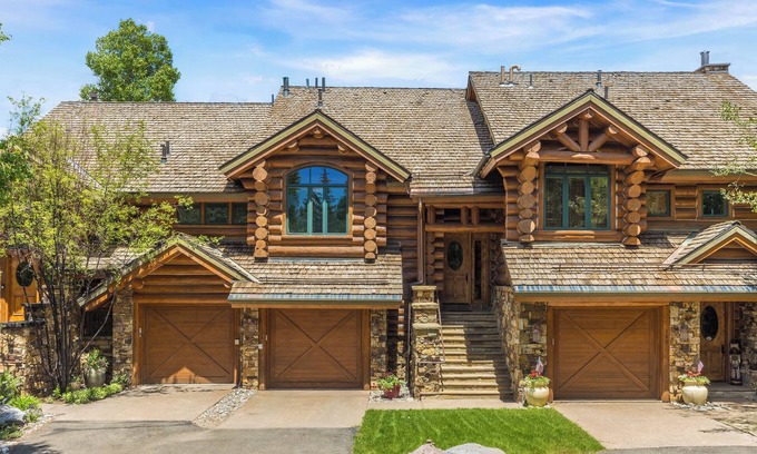 Mountain Village House | TRISTANT 108- Luxurious Log Cabin Townhome with Ideal Location