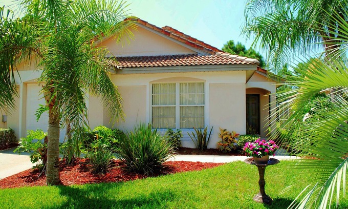 Haines City Villa | Tropical Disney Villa: Internet, pool, golf-view, games room &.a treasure hunt