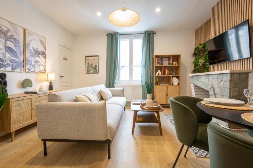 Montlucon Apartment | Tropical Escape near city center Fiber Netflix