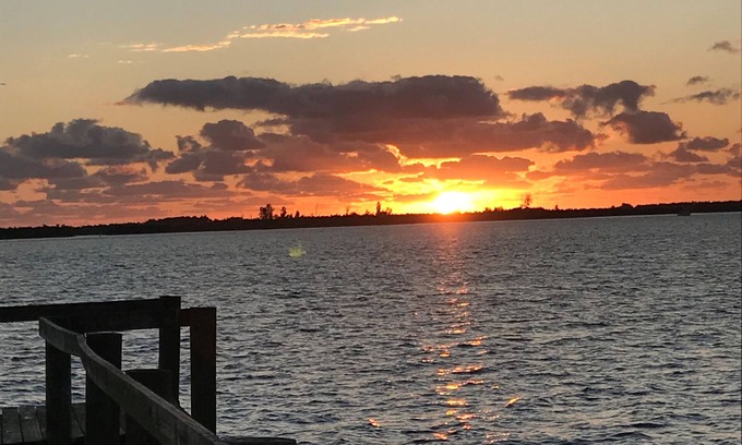 Sebastian House | Tropical home, use of owners Indian River Lagoon docks just down sandy road.