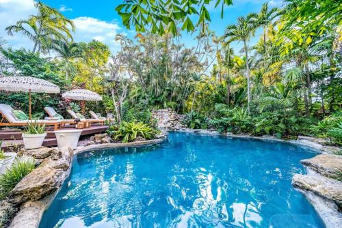 South Middle River House | Tropical Jungle Pool Oasis