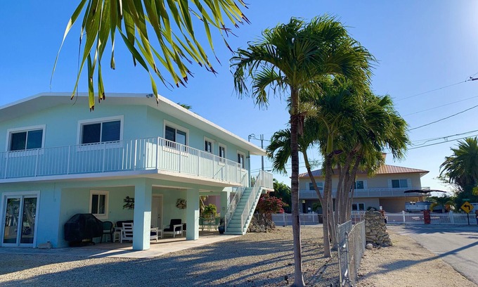 Tavernier House | Tropical Keys Retreat – Fully Furnished 3 Bed, 3 Bath Waterfront Gem. Sleeps 8