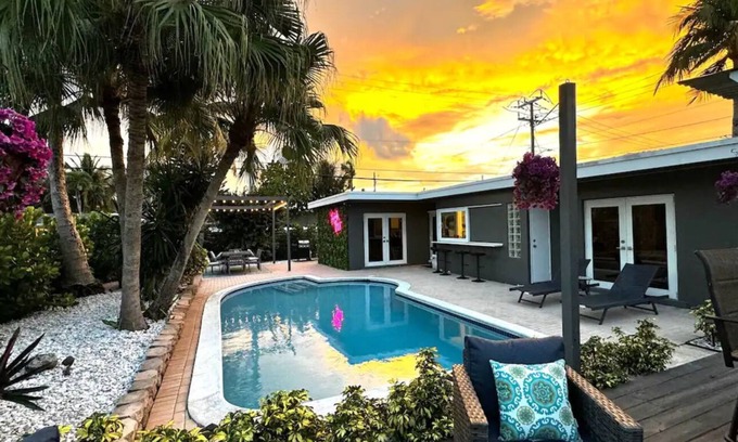 Fort Lauderdale House | Tropical Oasis with Heated Pool and Cabana Bar