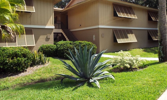 Deltona Lakes Condo | Tropical Paradise Close to Beach and Theme Parks