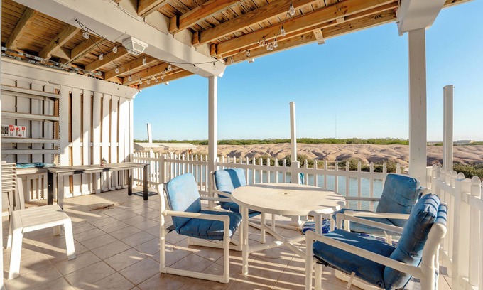 Port Isabel House | Tropical SpaceX Retreat