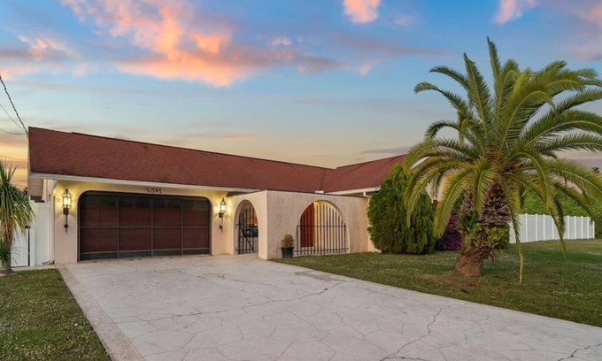 Port Charlotte House | Tropical Sunset for 8!