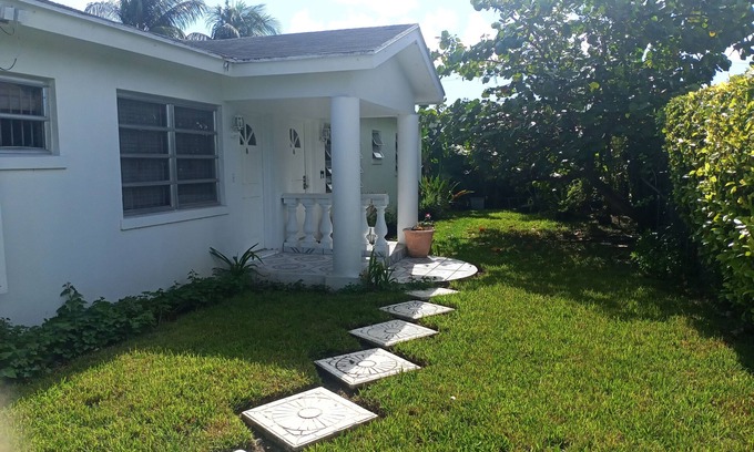 Downtown Nassau House | Tropics Paradise Condo