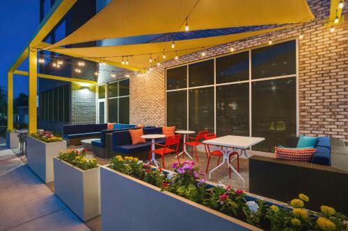 Executive Park Hotel | Tru By Hilton Charlotte Tyvola I-77