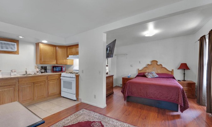 Central Colorado Springs Hotel | True North Motel