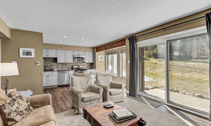 Four O'Clock Condo | True Ski in-Ski Out 1BR! Walk to the lift and ski back at the end of the day!